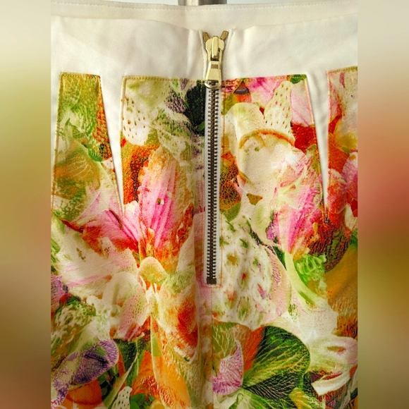 Club Monaco Mini Skirt - Picture 3 of 4